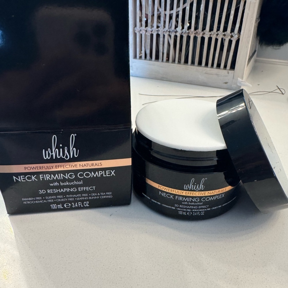 Whish- Neck Firming Complex with Bakuchiol 3D Reshaping Effect